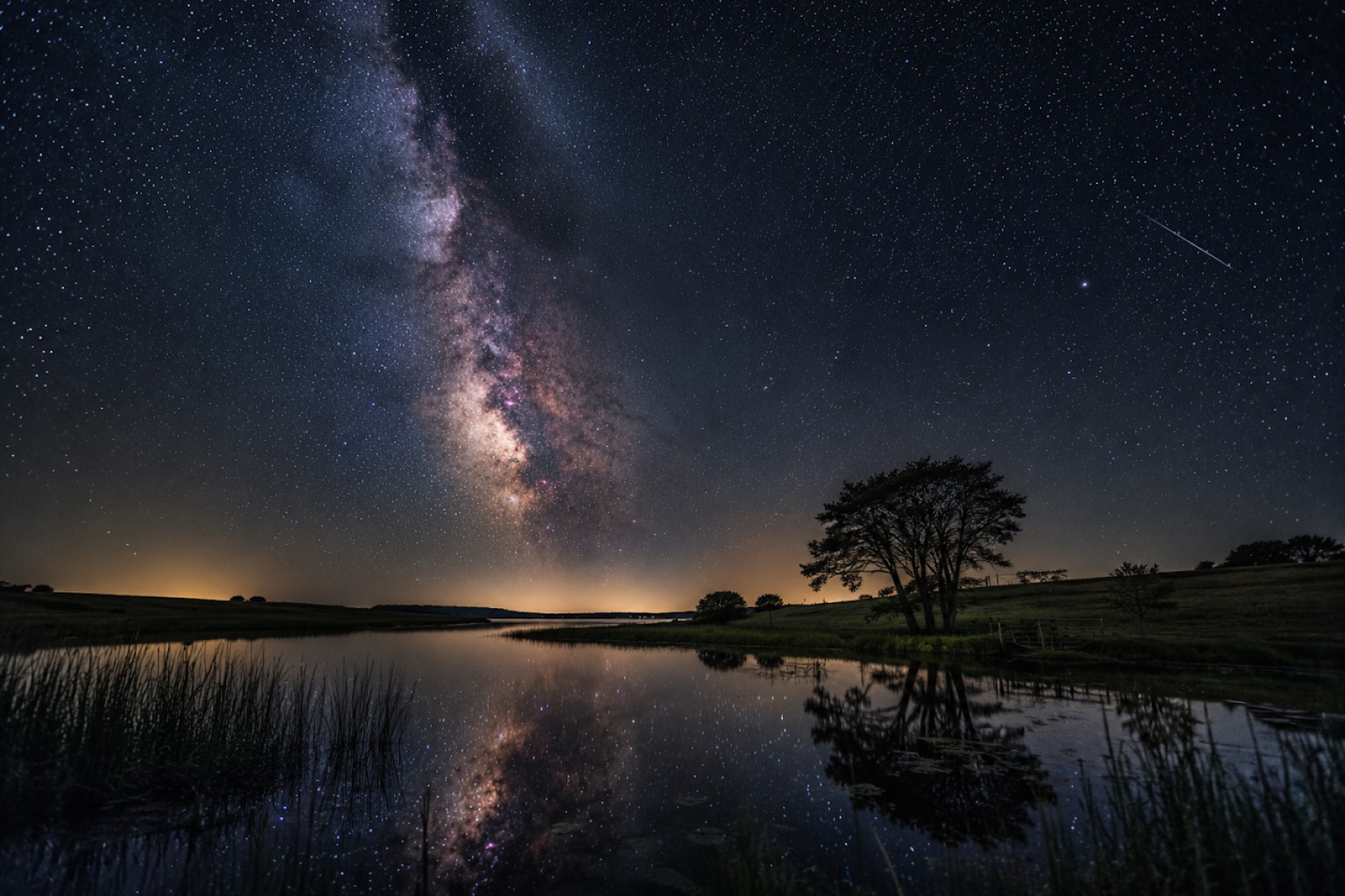 Stjernehimmel med spejling, fotograferet af Jacob Rytter