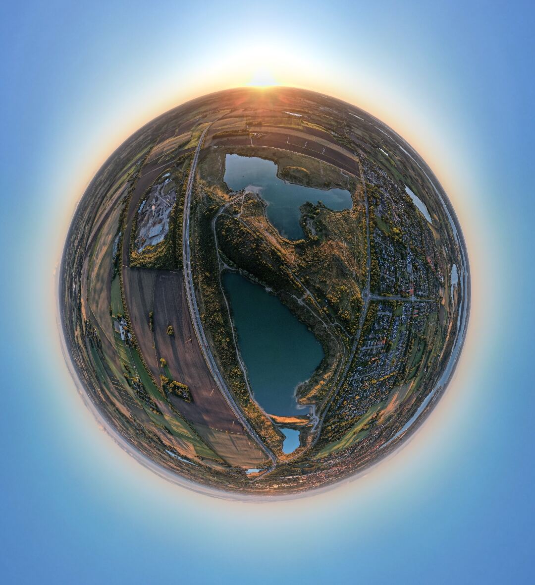 Grusgrav og landskab formet som en Tiny Planet